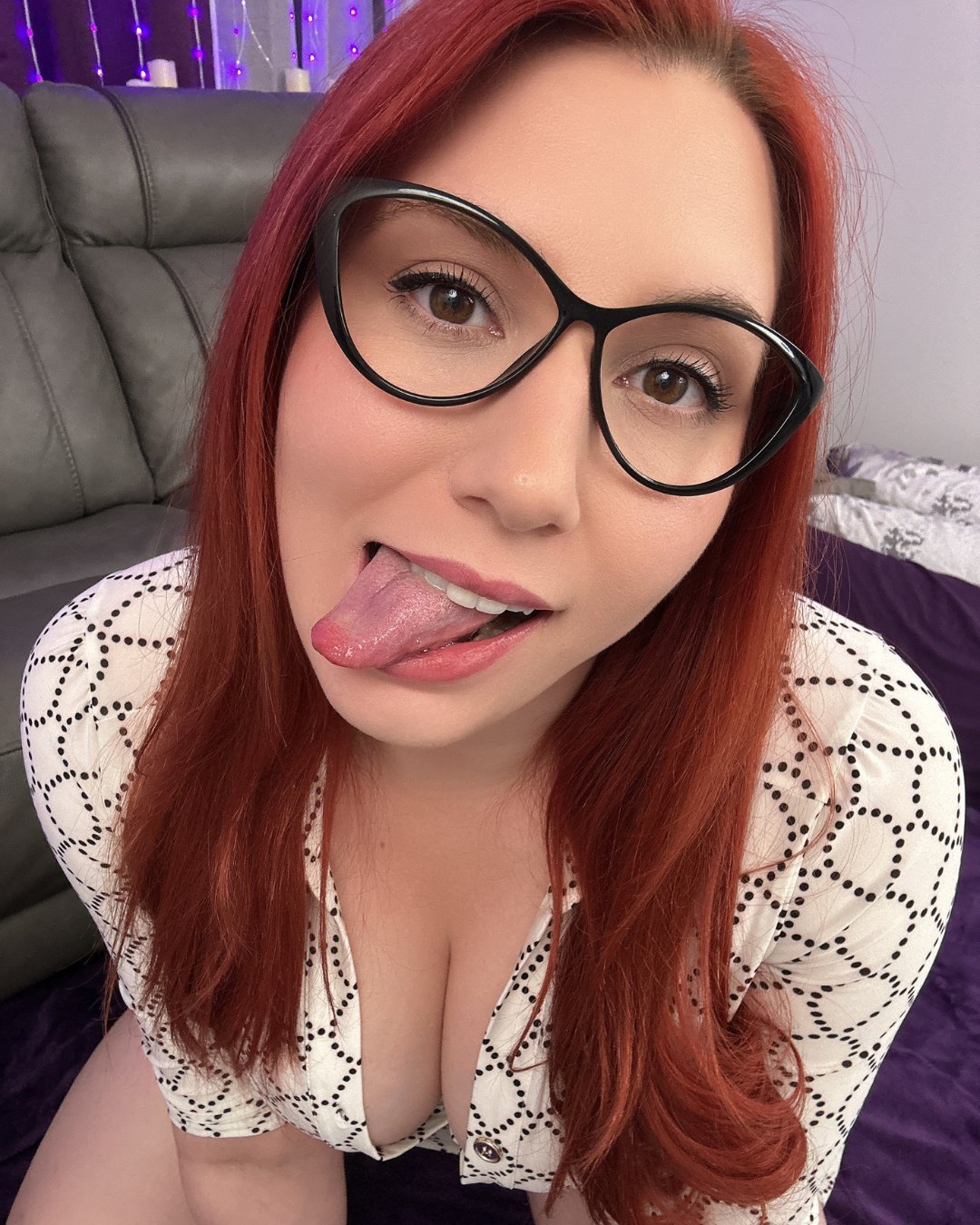 Jenny portrait - smiling woman with blonde hair